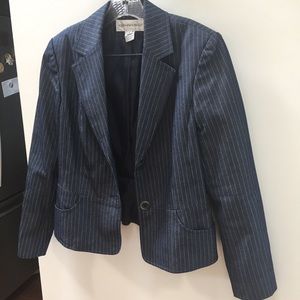 2 piece Jones NY denim jacket and skirt set!